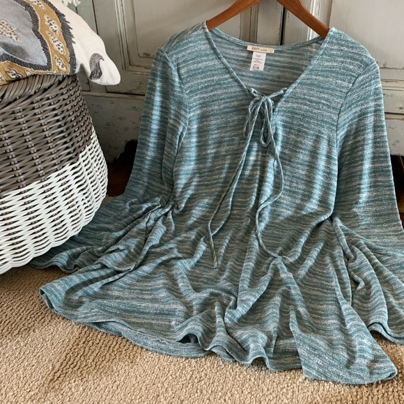 Boutique Long Sleeve Hooded Thermal Tee Knit Top - Picture 3 of 7